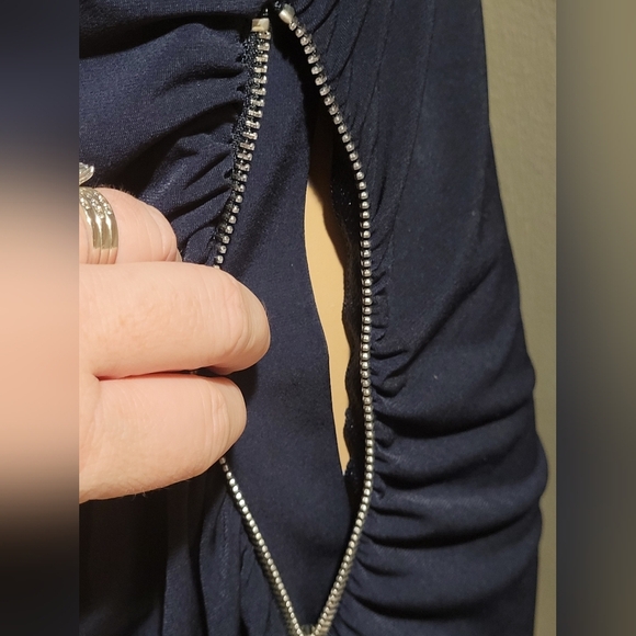 Chico Vneck Sleeveless Side Zipper Decal Dress in Black Size 0 - Picture 4 of 5